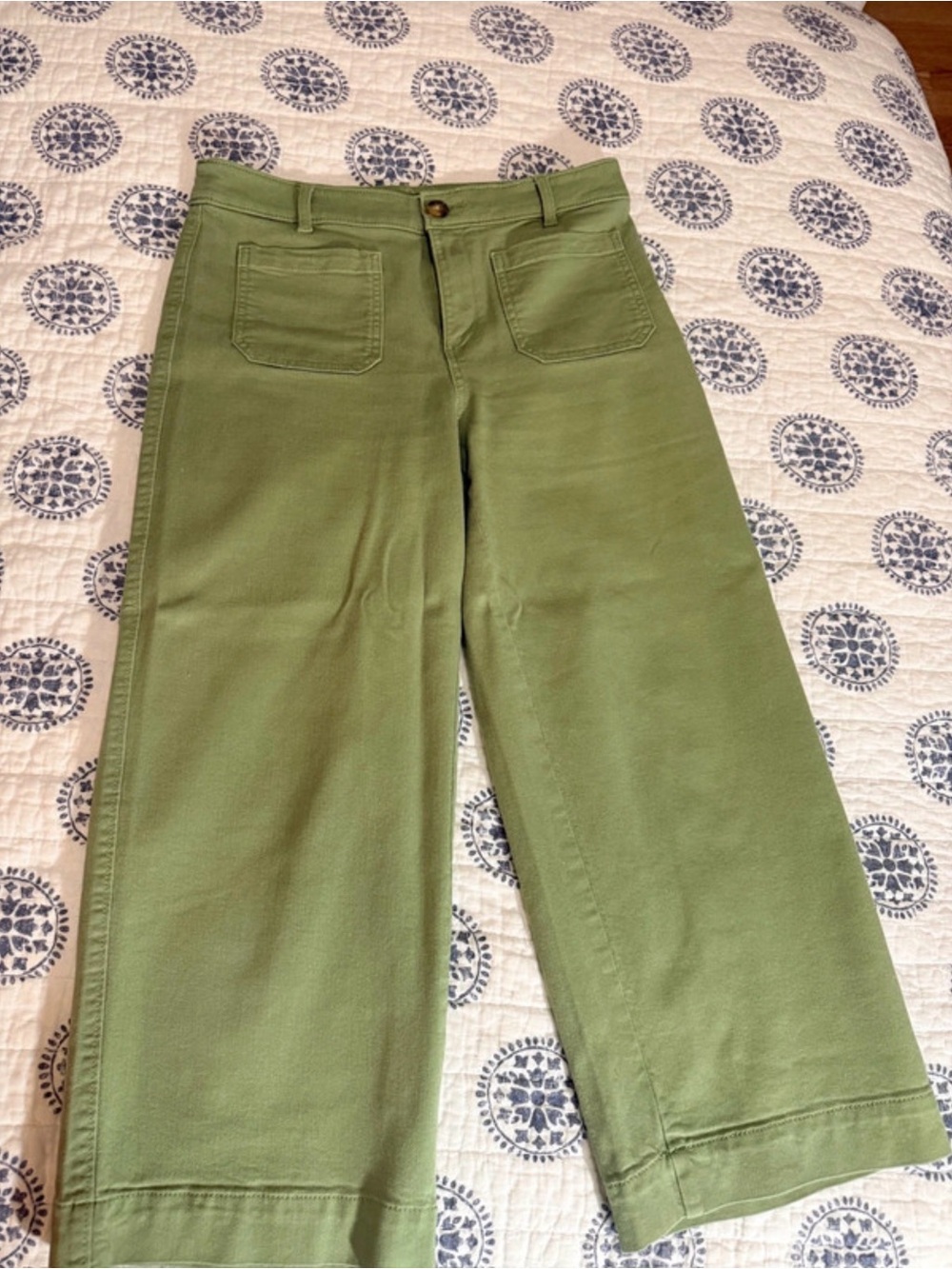 LOFT Olive Wide-Leg Pants 8 Petite